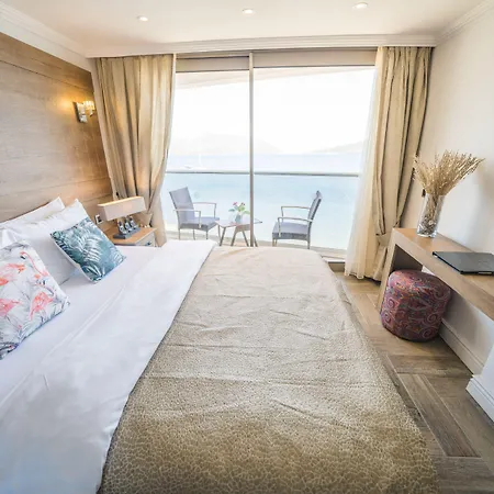 Aurasia Hotel 3*