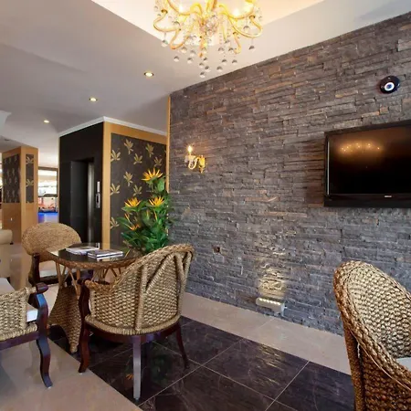 Aurasia Hotel 3*